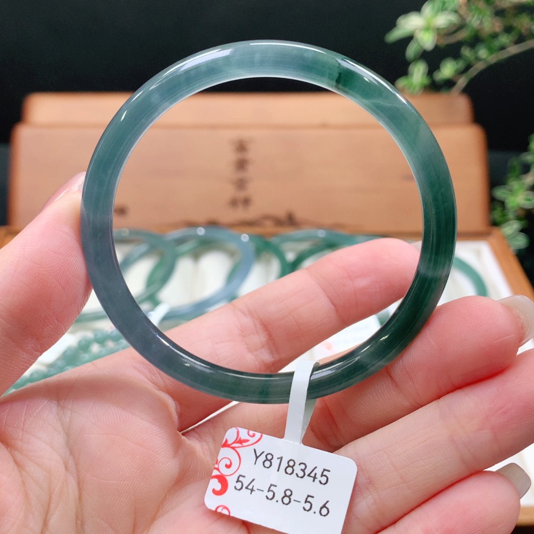 翡翠手镯未镶嵌天然