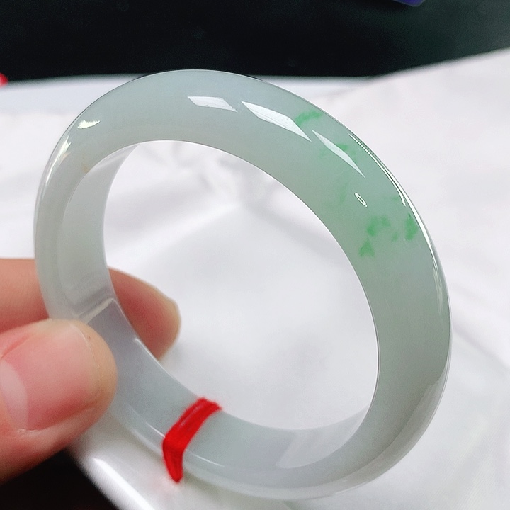 翡翠手镯未镶嵌翡翠手镯未镶嵌