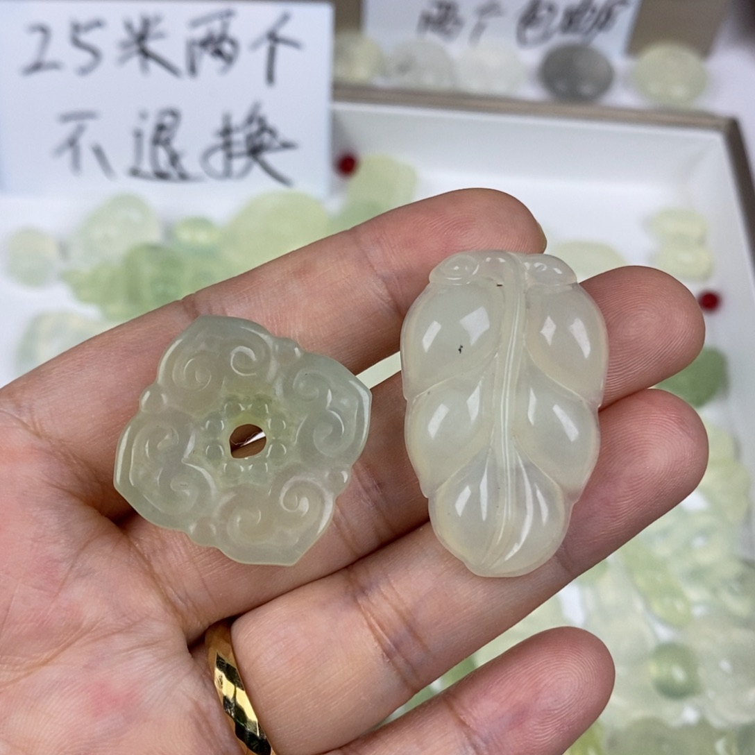 未镶嵌蛇纹石玉颈饰