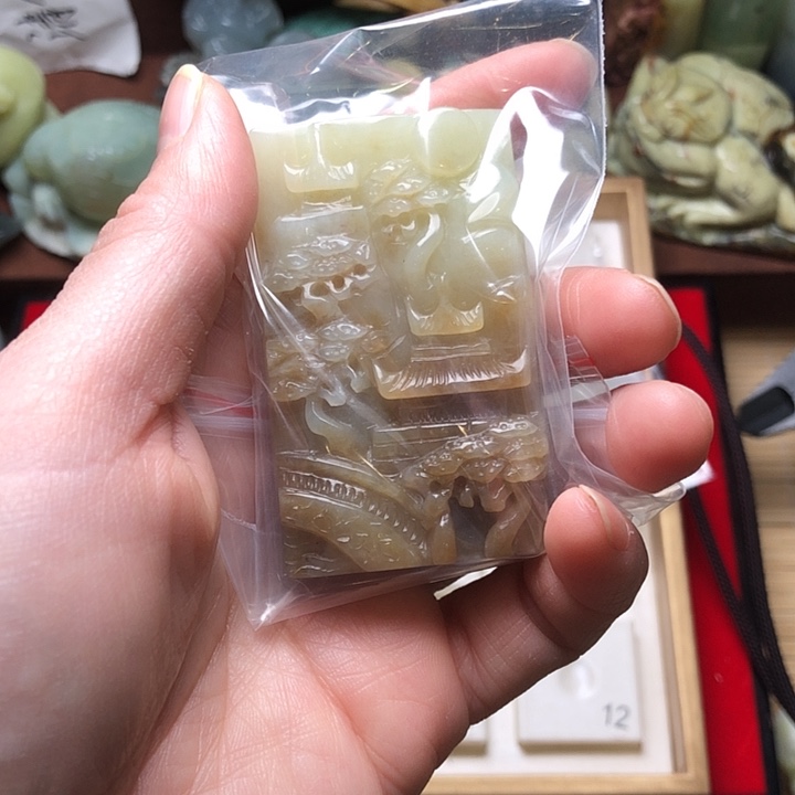 未镶嵌蛇纹石玉颈饰