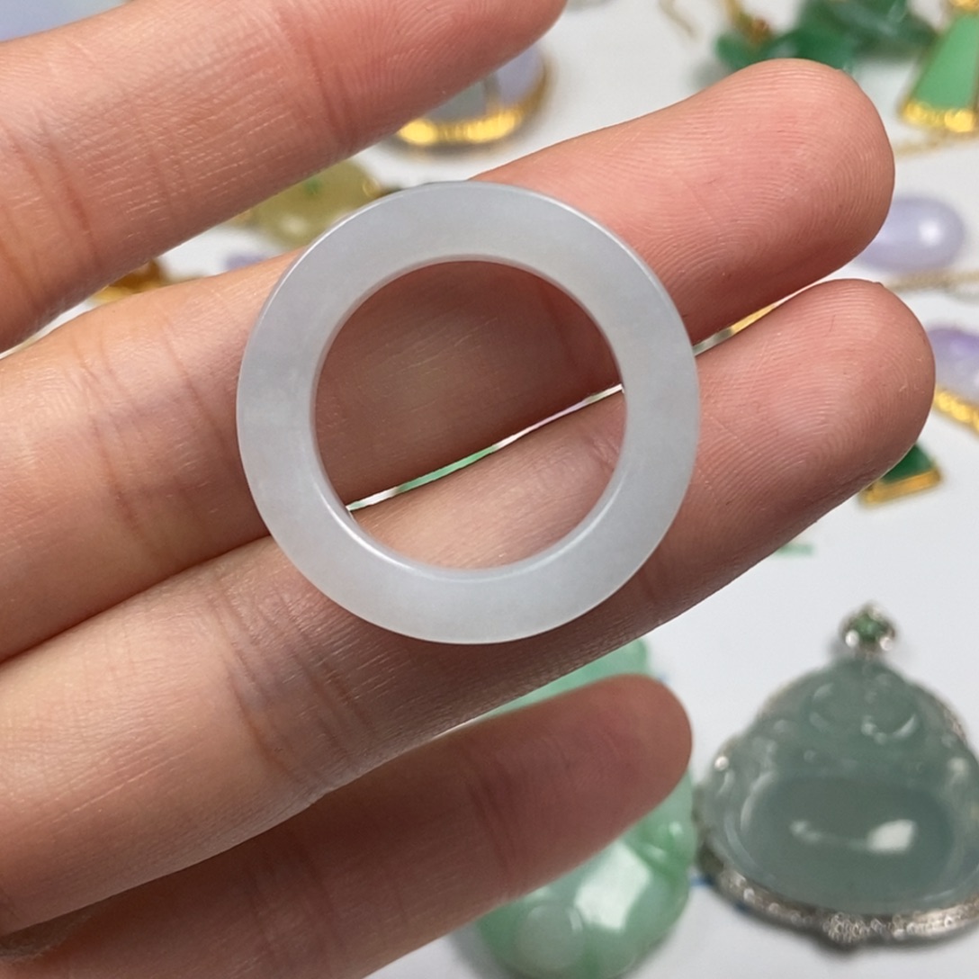 J***y翡翠未镶嵌颈饰翡翠