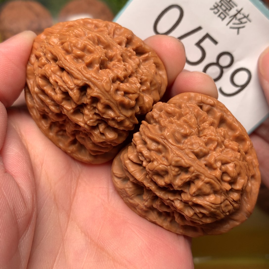 文玩核桃把件红皮南疆石39