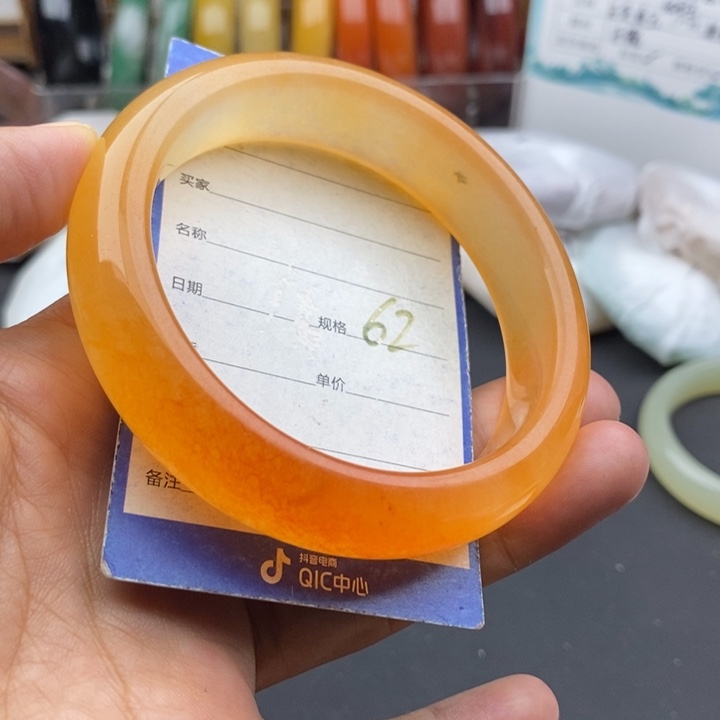 未镶嵌手镯石英质玉