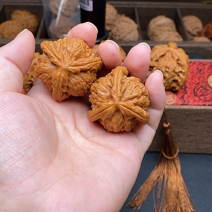 刘***过文玩核桃把件白奔
