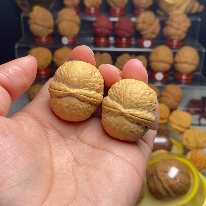 文玩核桃把件碧海龙珠25