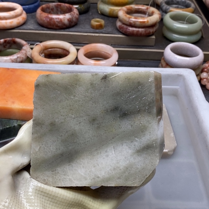 石英岩玉未镶嵌私人定制无裂不退换抹茶绿定制无裂不退换