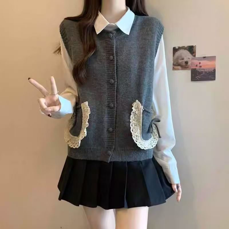 设计感灰色花边口袋针织马甲女春秋2025新款减龄小众叠穿无袖坎肩