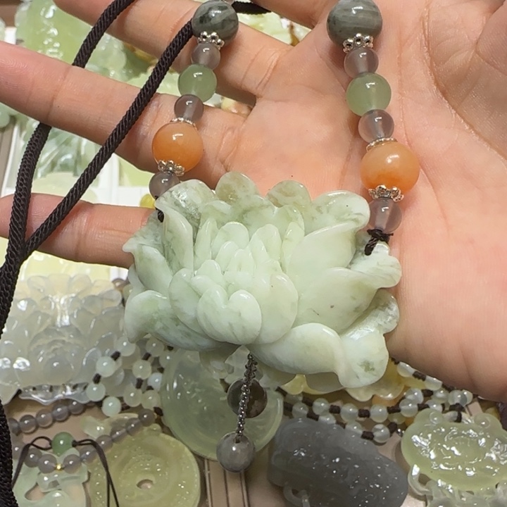 蛇纹石玉吊坠未镶嵌