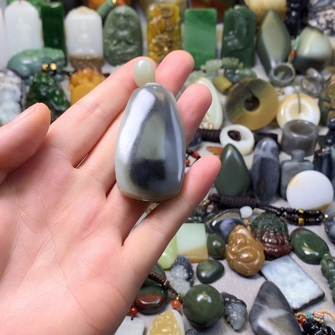 和田玉颈饰未镶嵌高***酱