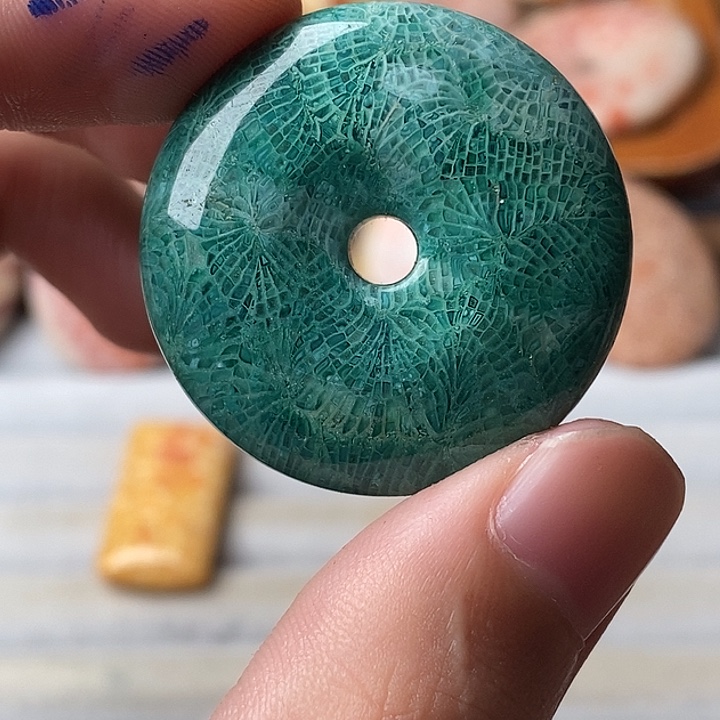 硅化玉未镶嵌颈饰