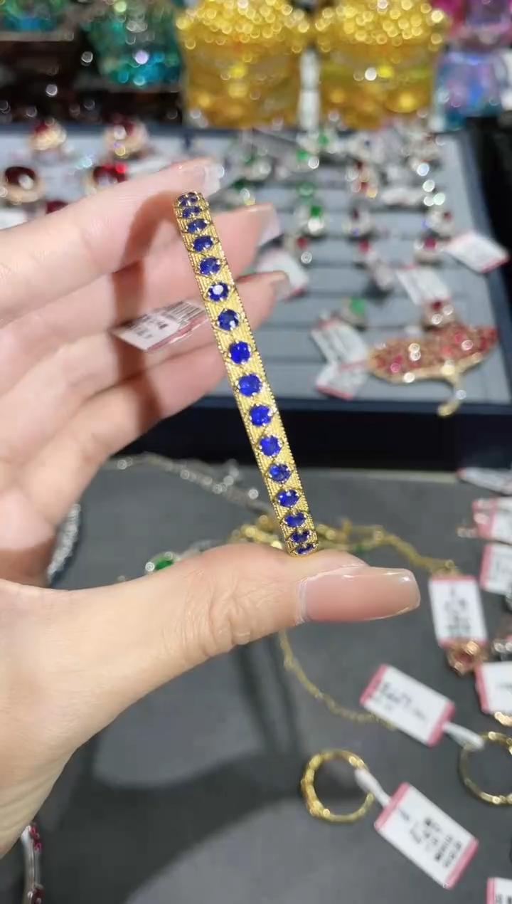 18K金镶嵌天然蓝宝石手镯