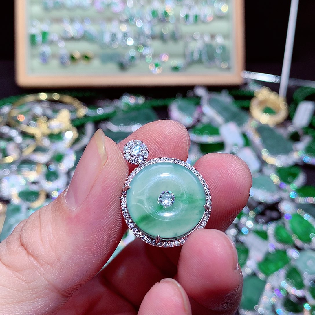 【闪购商品】翡翠吊坠(不含链)未镶嵌