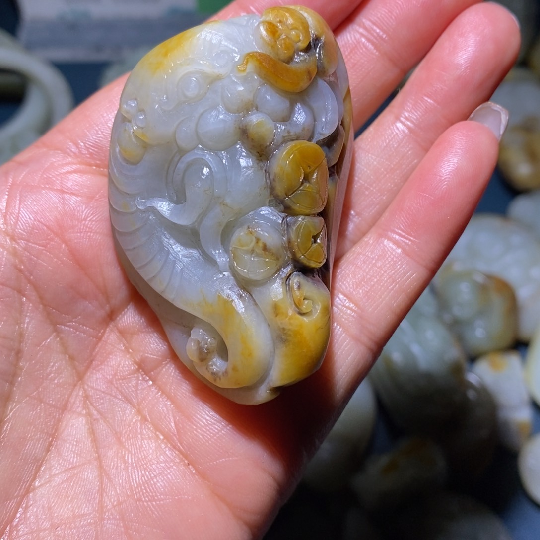 是***呀和田玉未镶嵌颈饰