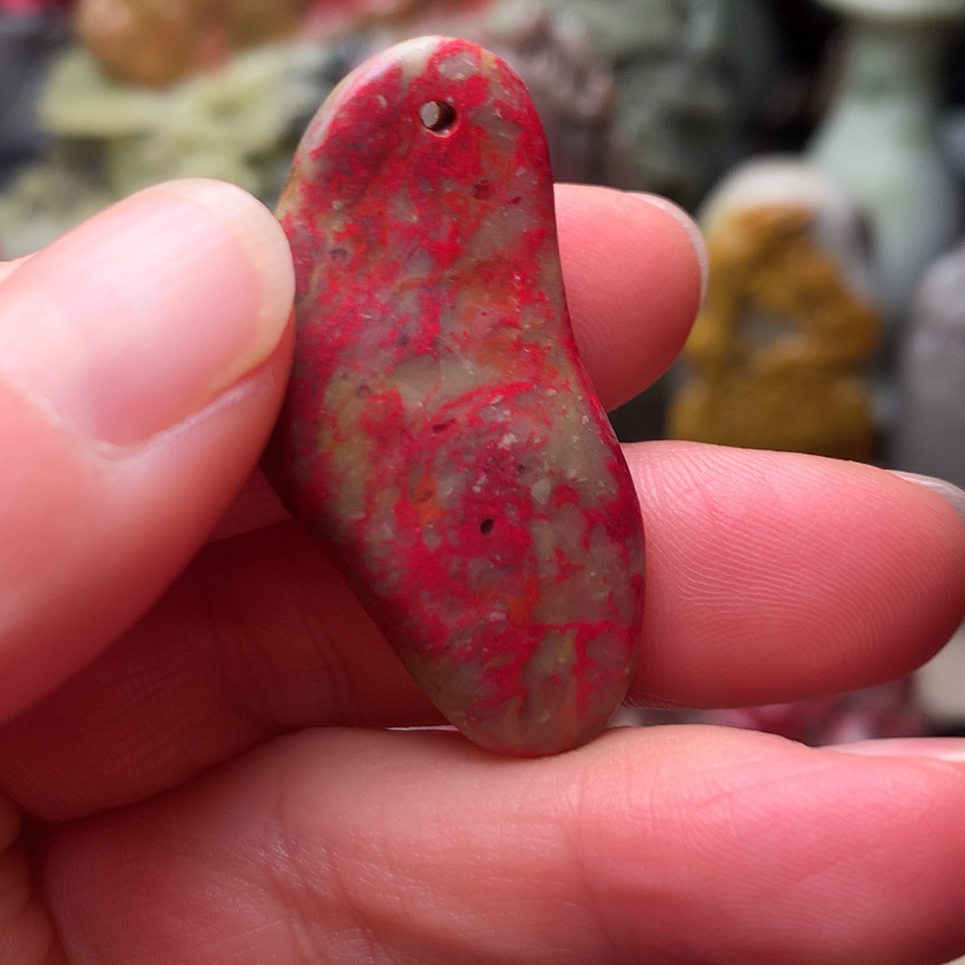 昌化石鸡血石精美挂件