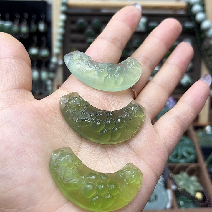 未镶嵌蛇纹石玉颈饰