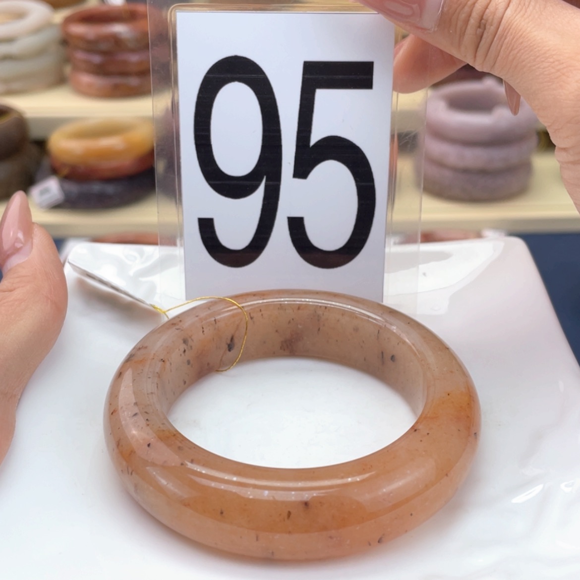 【闪购商品】石英质玉未镶嵌手镯