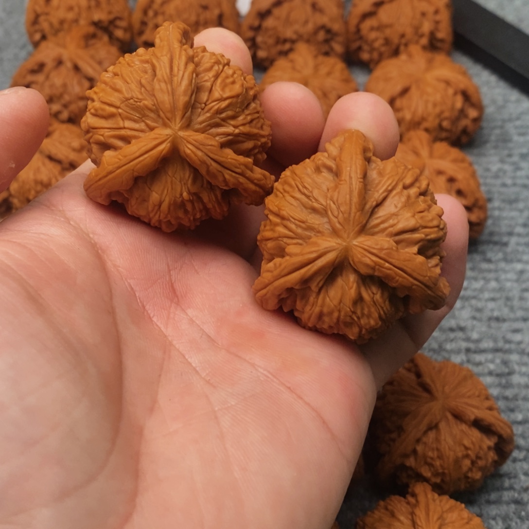 文玩核桃吊坠?****?精工修复三棱42白奔