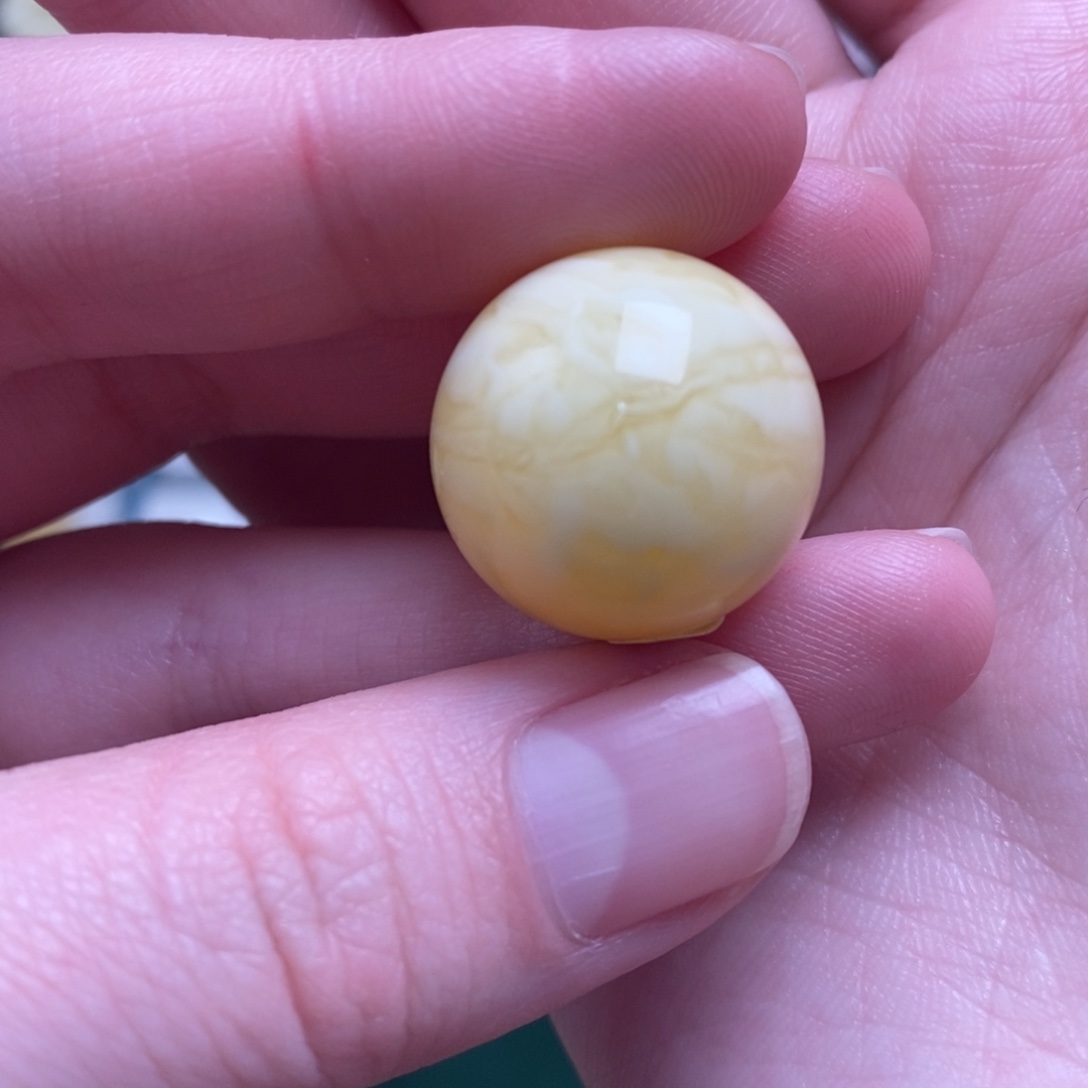 无***熊蜜蜡未镶嵌珠宝奇石