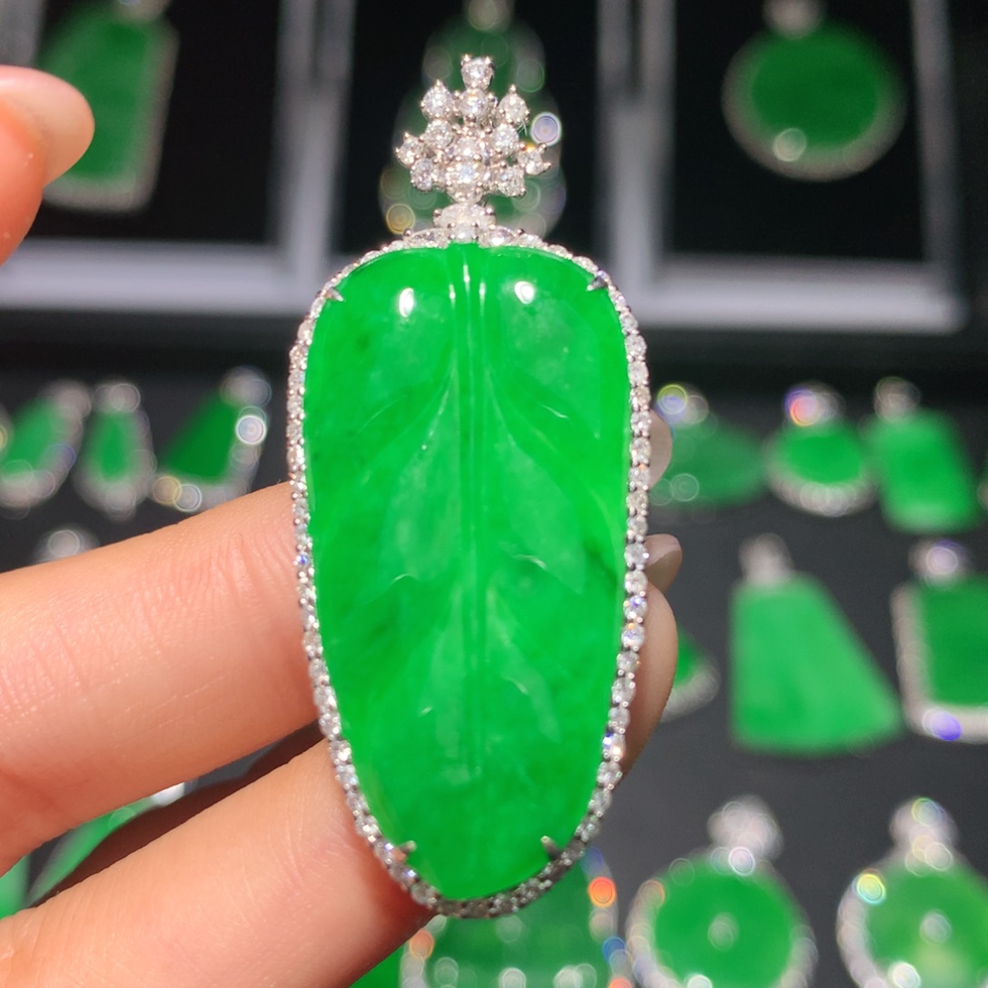 翡翠18K金镶嵌颈饰翡翠