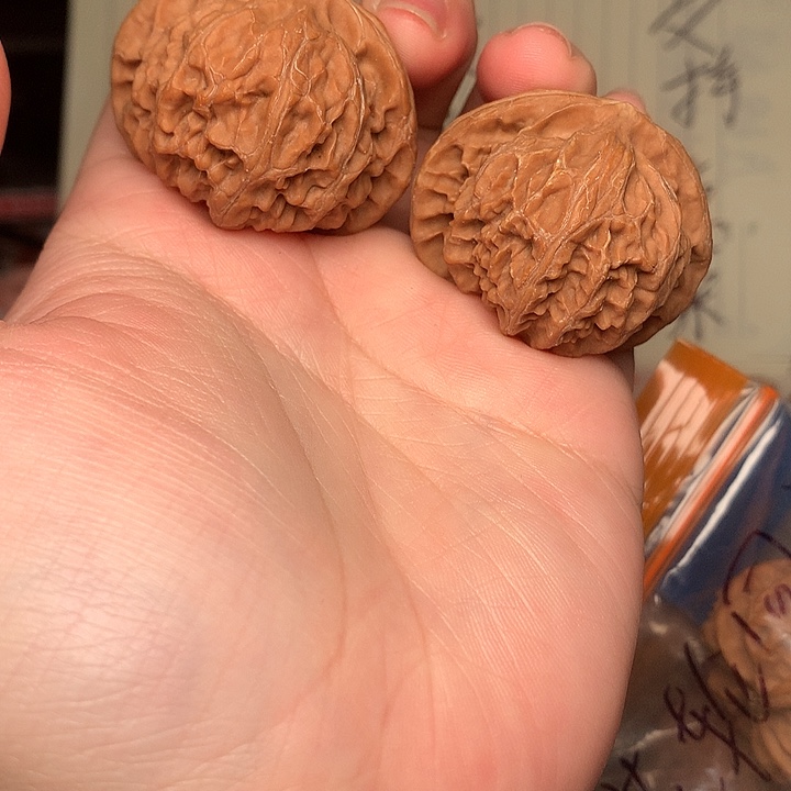 39尺寸宫灯有黄文玩核桃 