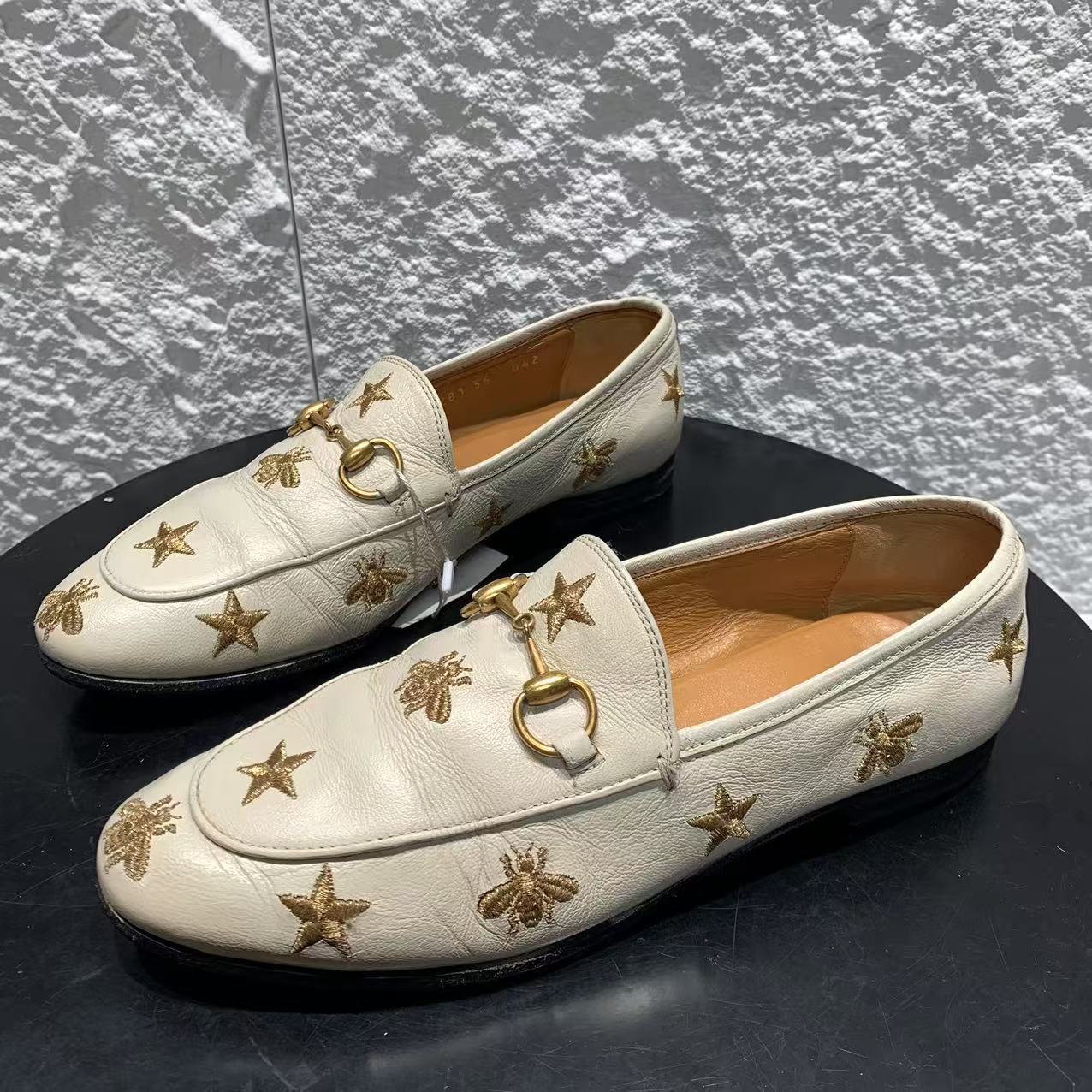 95新 GUCCI/古驰 36码/仔仔/白色蜜蜂刺绣金标马衔扣乐福鞋wsp262