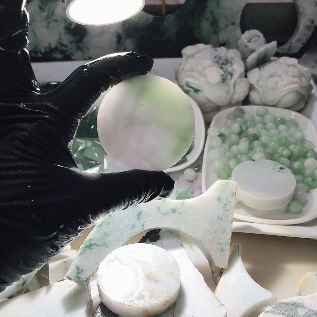 翡翠未镶嵌颈饰边角料