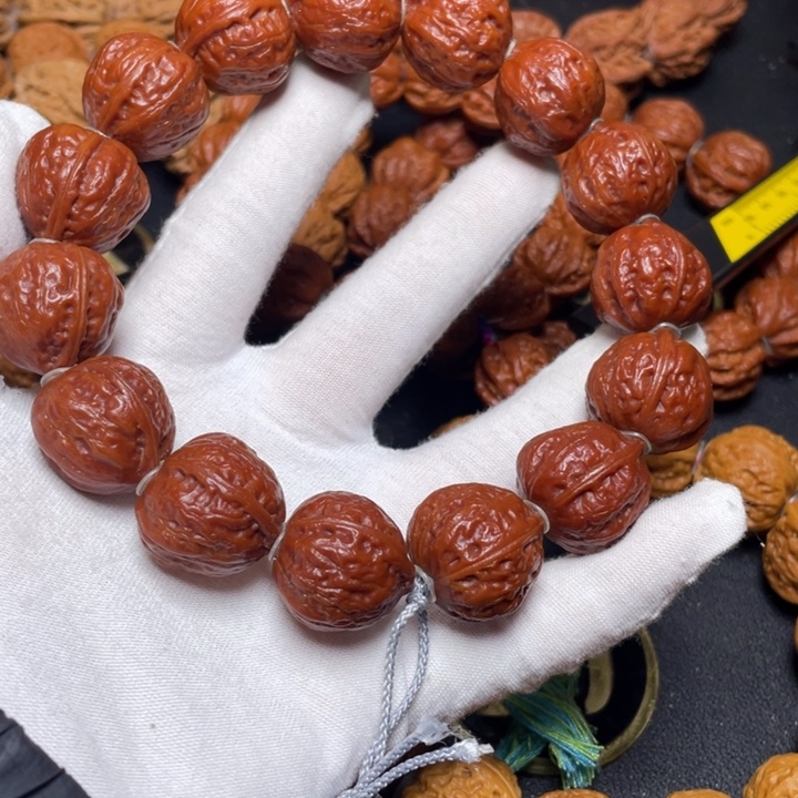 第***强文玩核桃手串桃心红皮光头