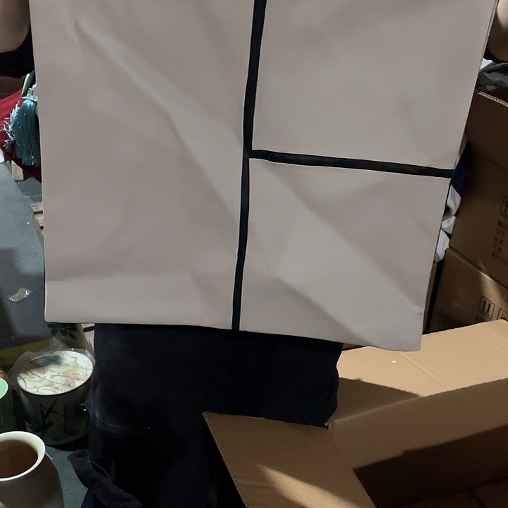 陶瓷花瓶，仿真绿植。2