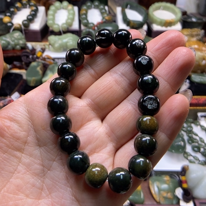 未镶嵌手串岫岩河磨玉（透闪石质玉）
