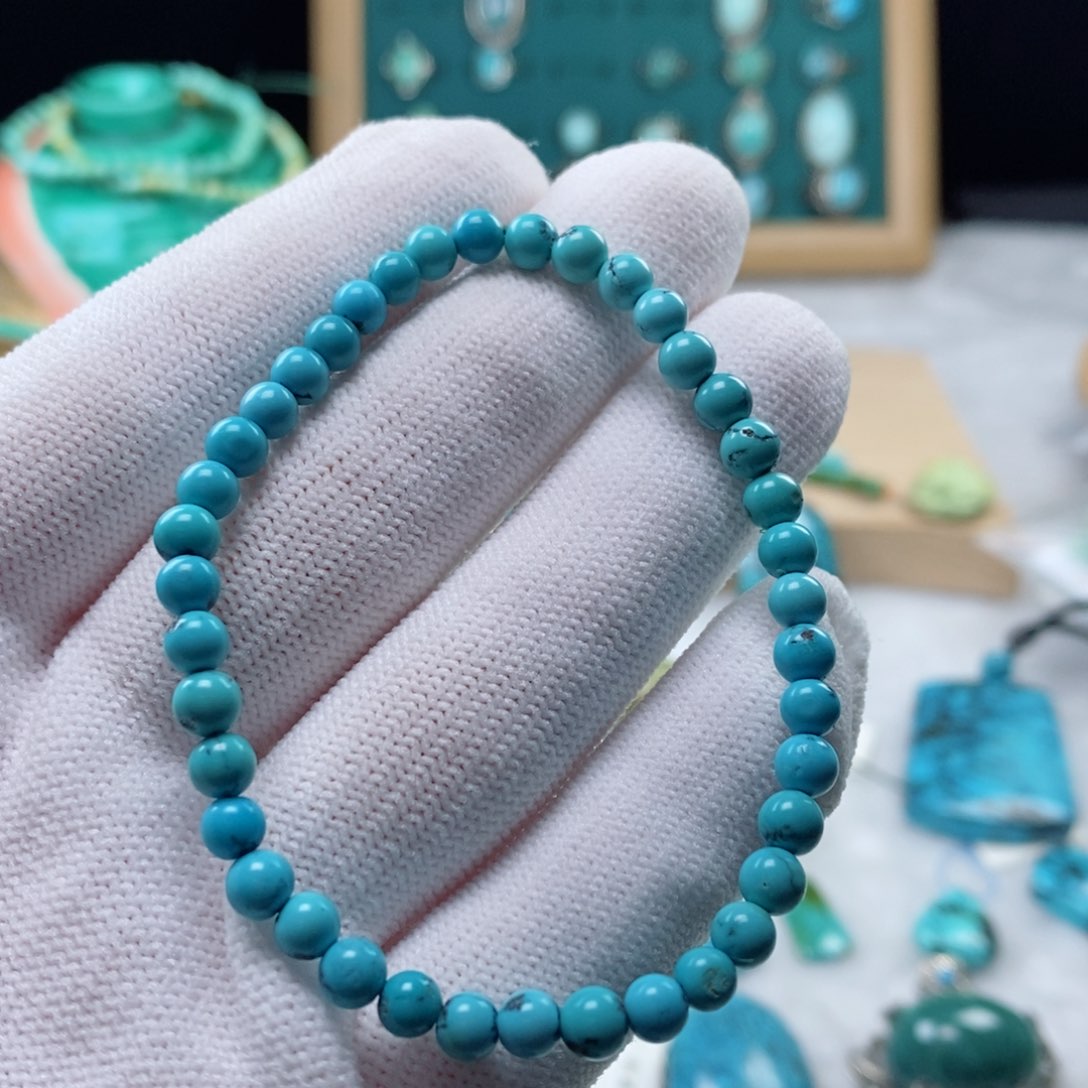 绿松石颈饰未镶嵌