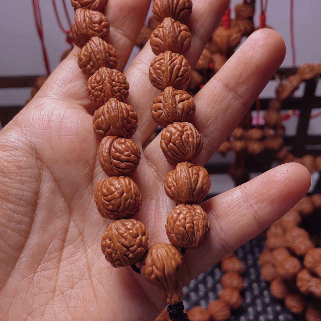 木质类龙纹桃枭手串