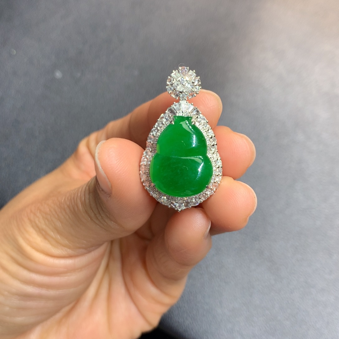 翡翠吊坠(不含链)18K金镶嵌