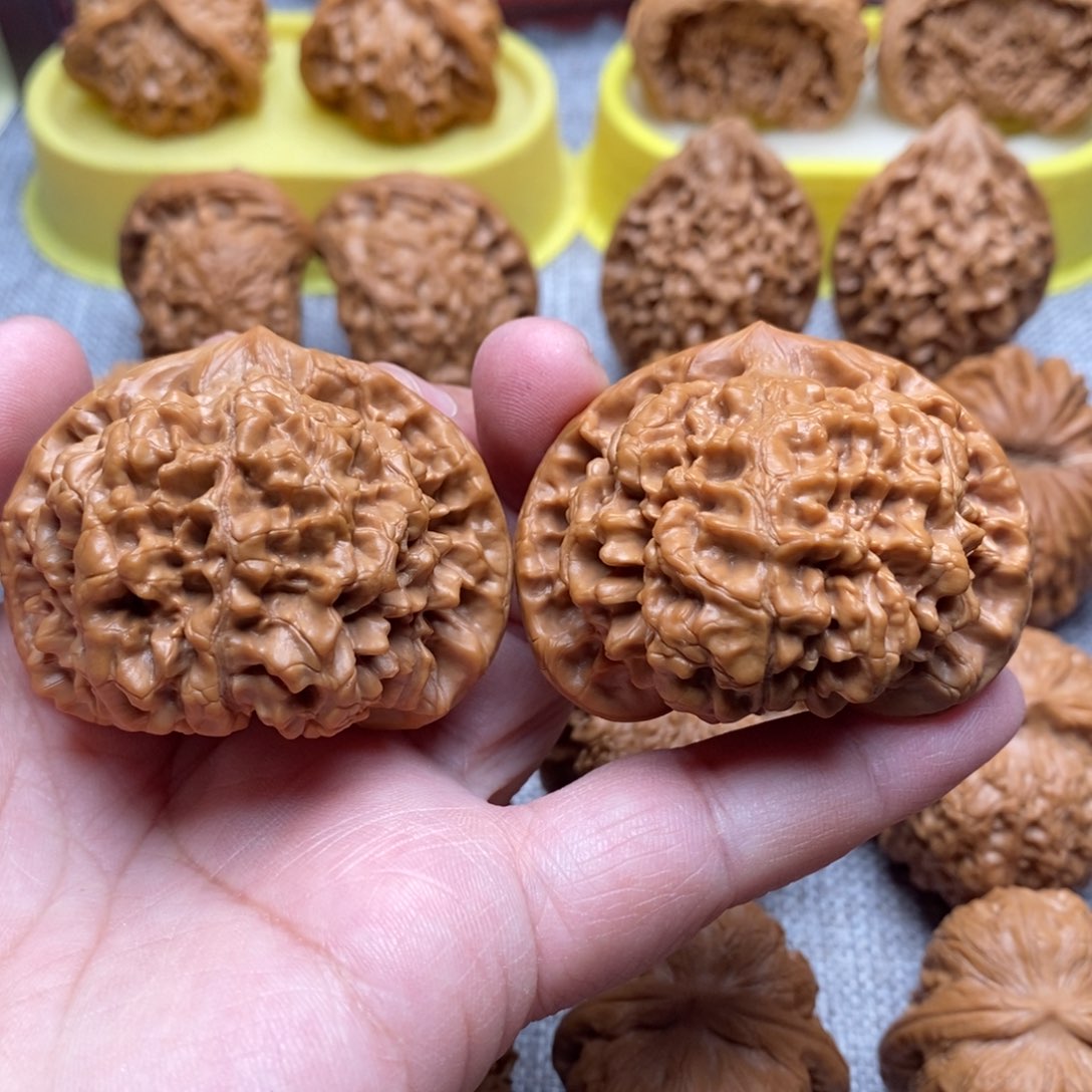 文玩核桃把件50麒麟纹官帽精品