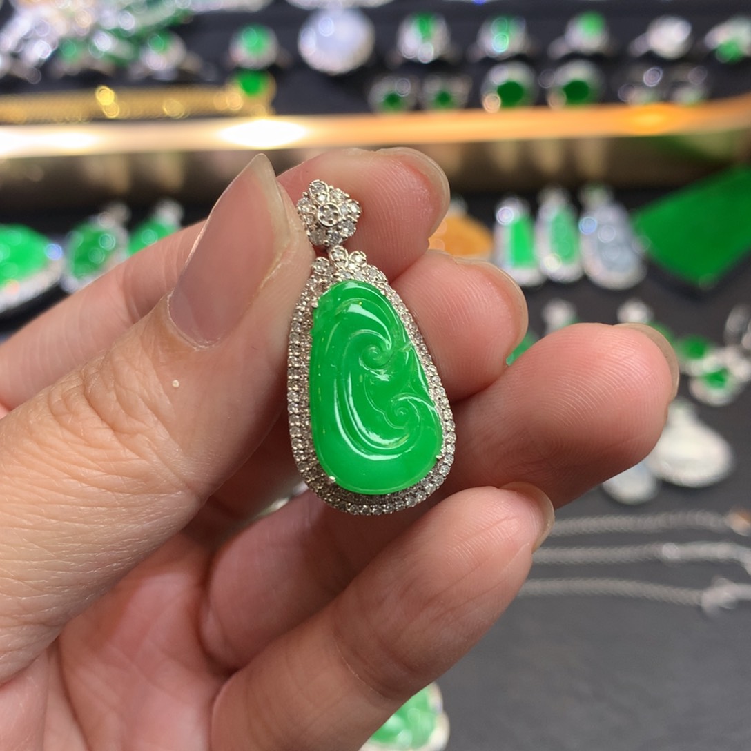 翡翠吊坠(不含链)18K金镶嵌