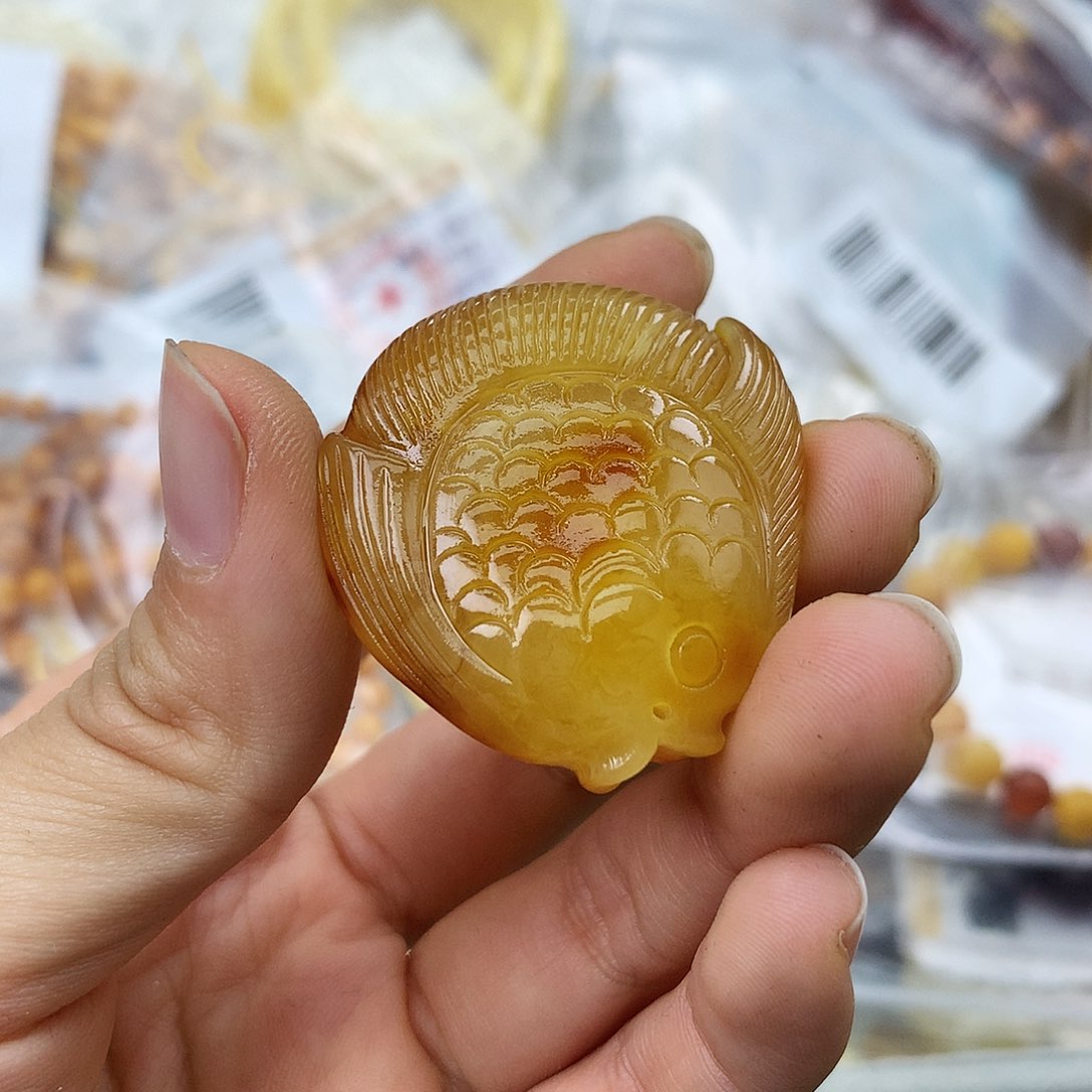 未镶嵌琥珀珠宝奇石