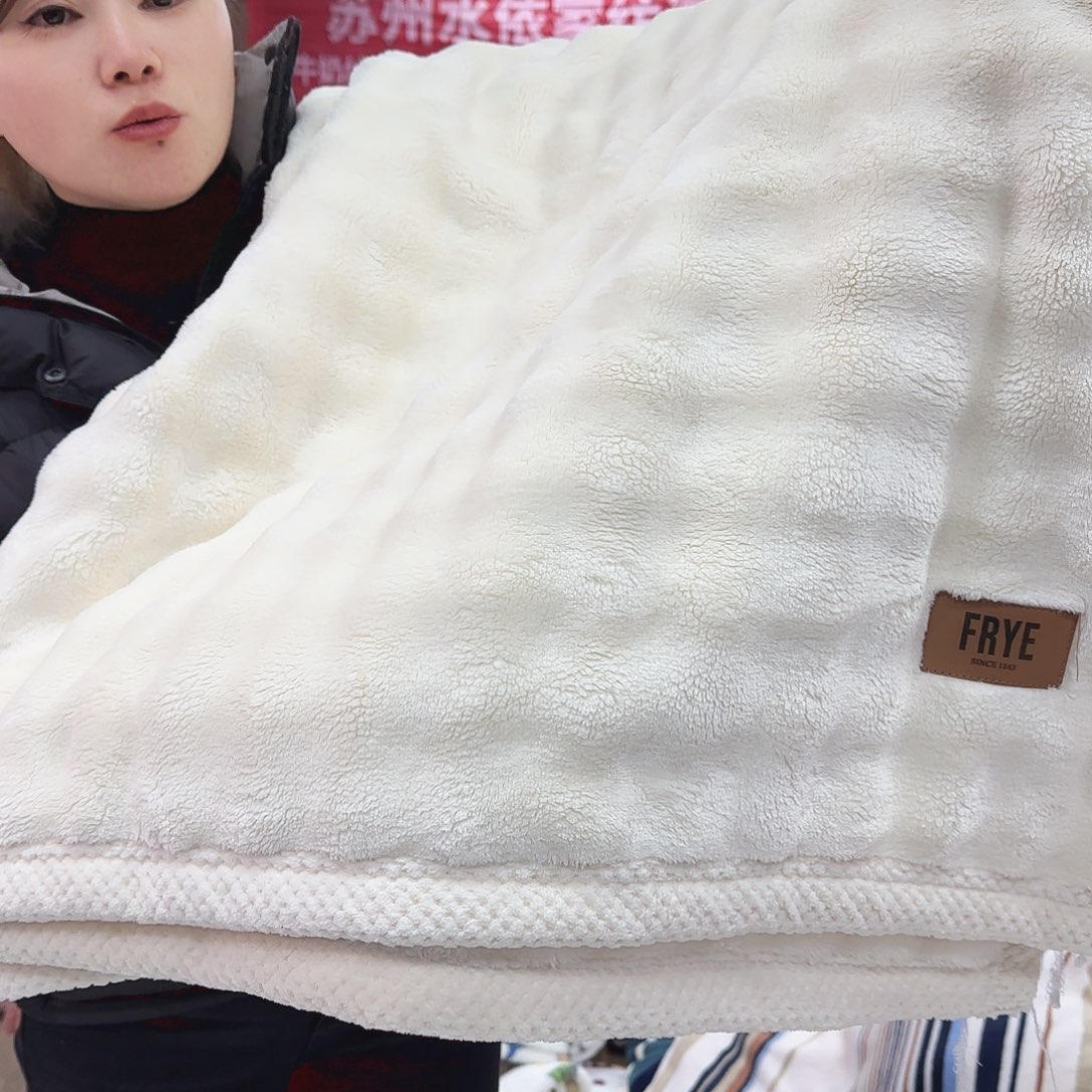 羊驼毛高货150.200巨厚包边泡泡云毯