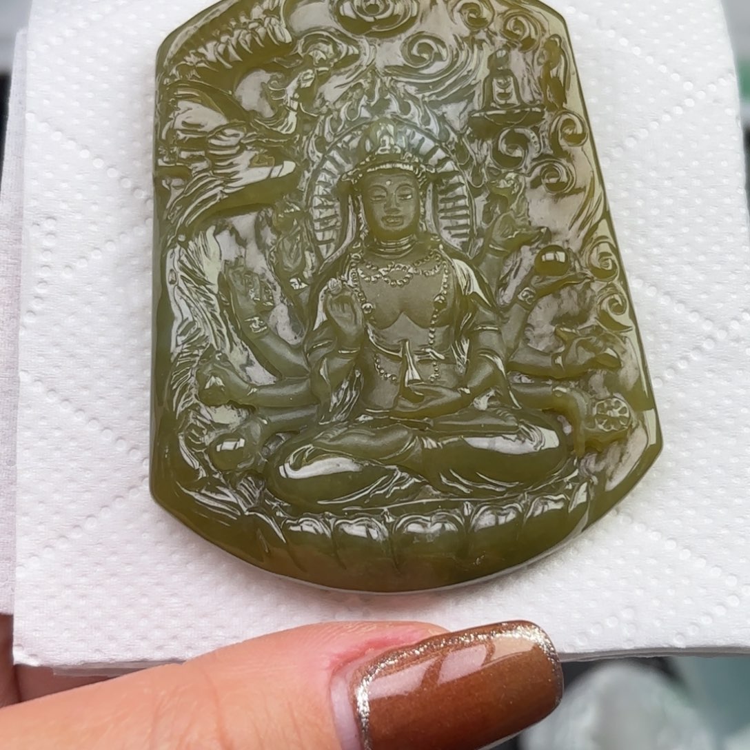 翡翠未镶嵌颈饰千手观音