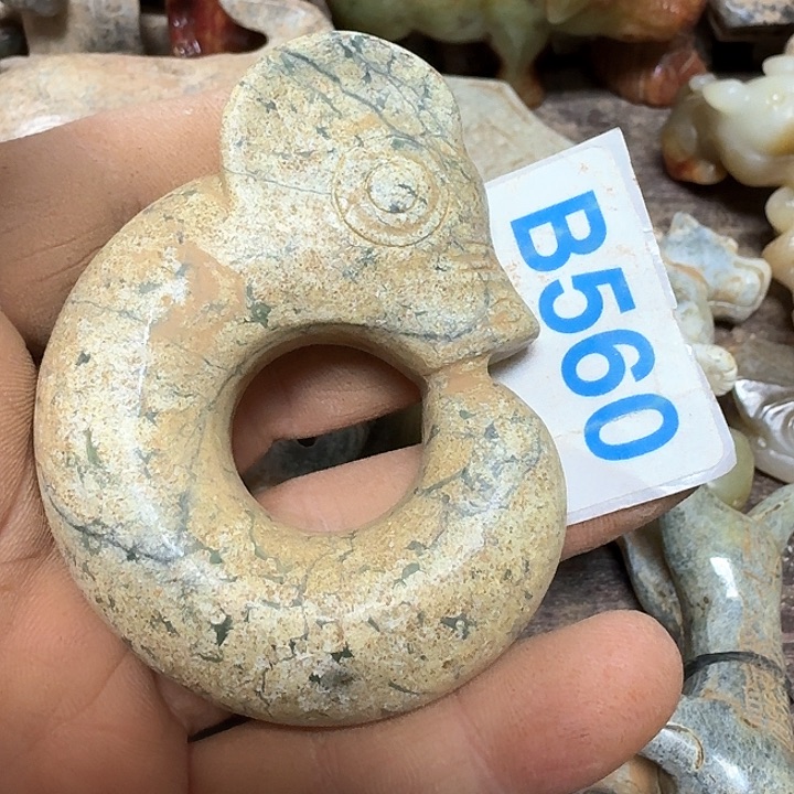 蛇纹石玉颈饰未镶嵌