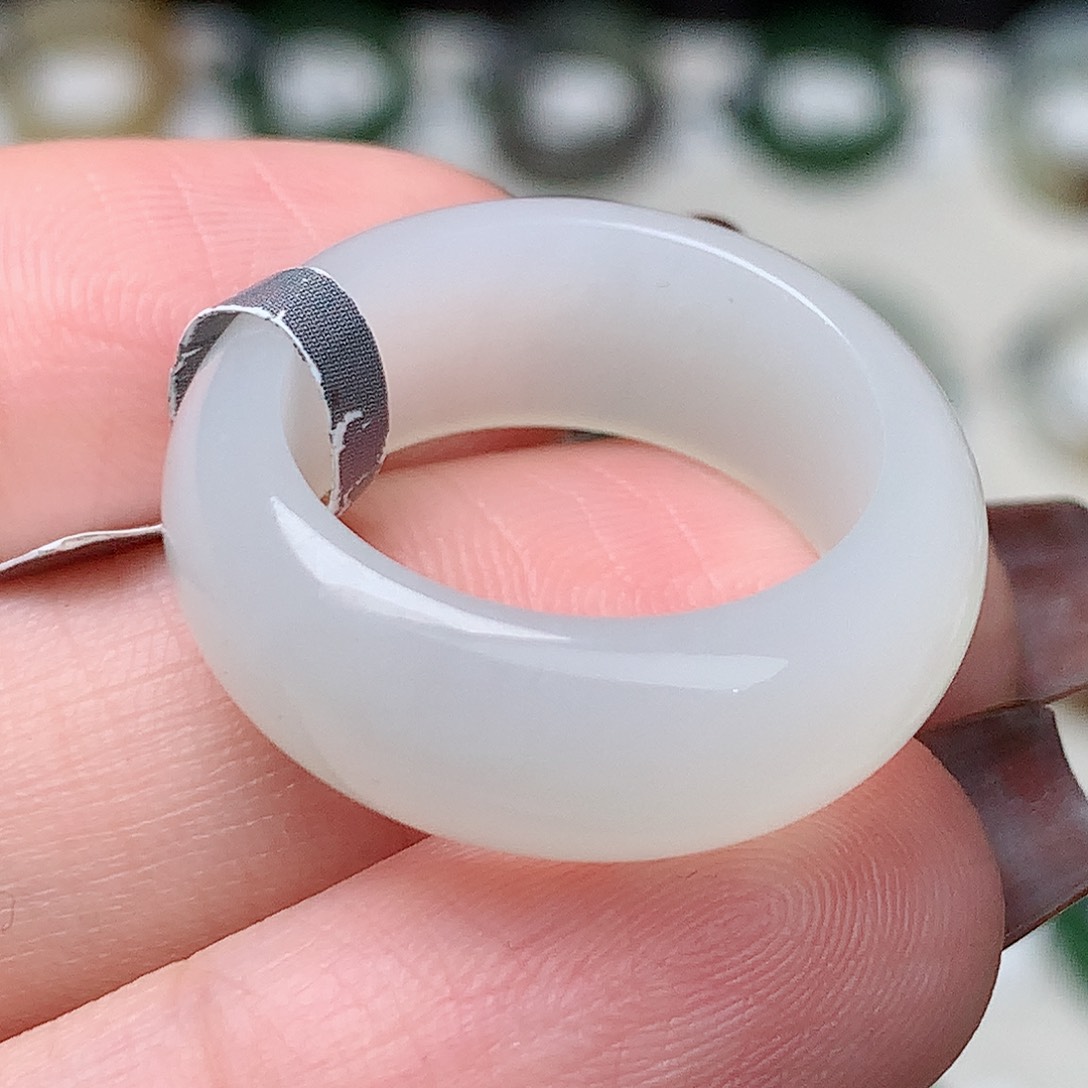 未镶嵌戒指和田玉