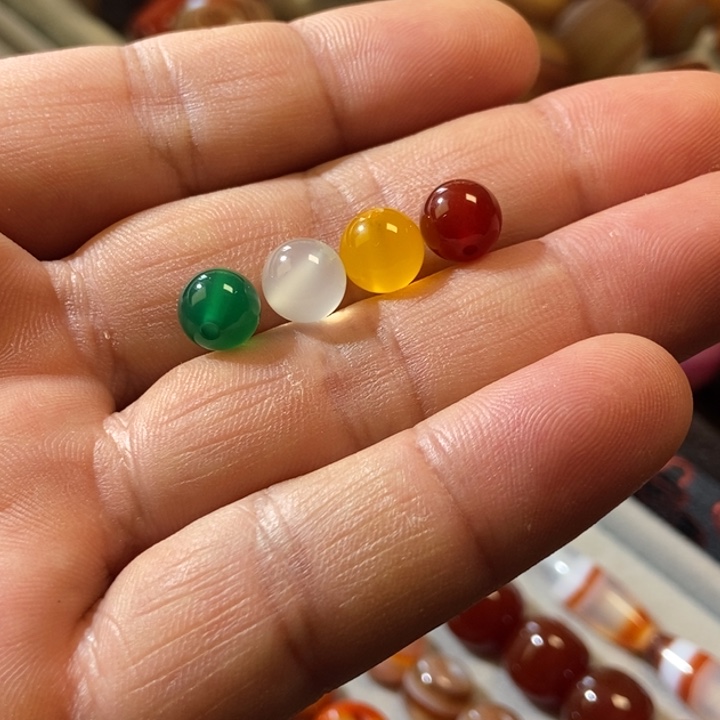 玛瑙/玉髓未镶嵌珠宝半成品红绿白黄各三颗