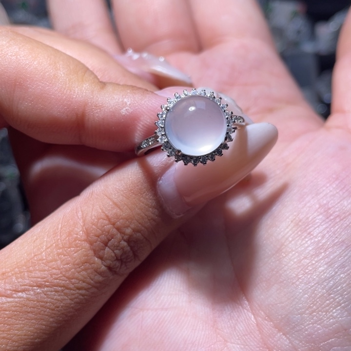 石英质玉未镶嵌颈饰