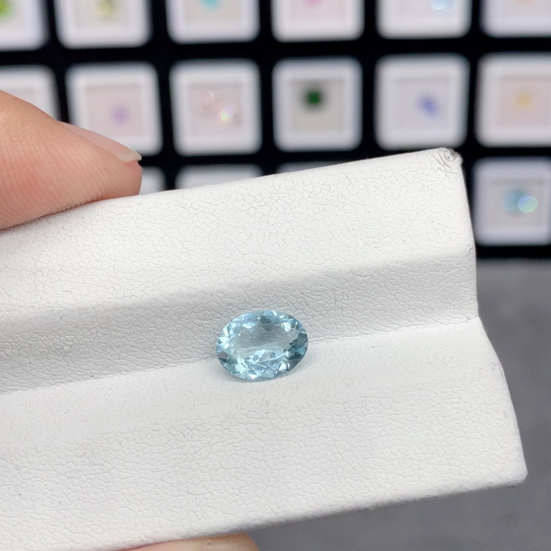 海蓝宝石裸石未镶嵌7*9mm