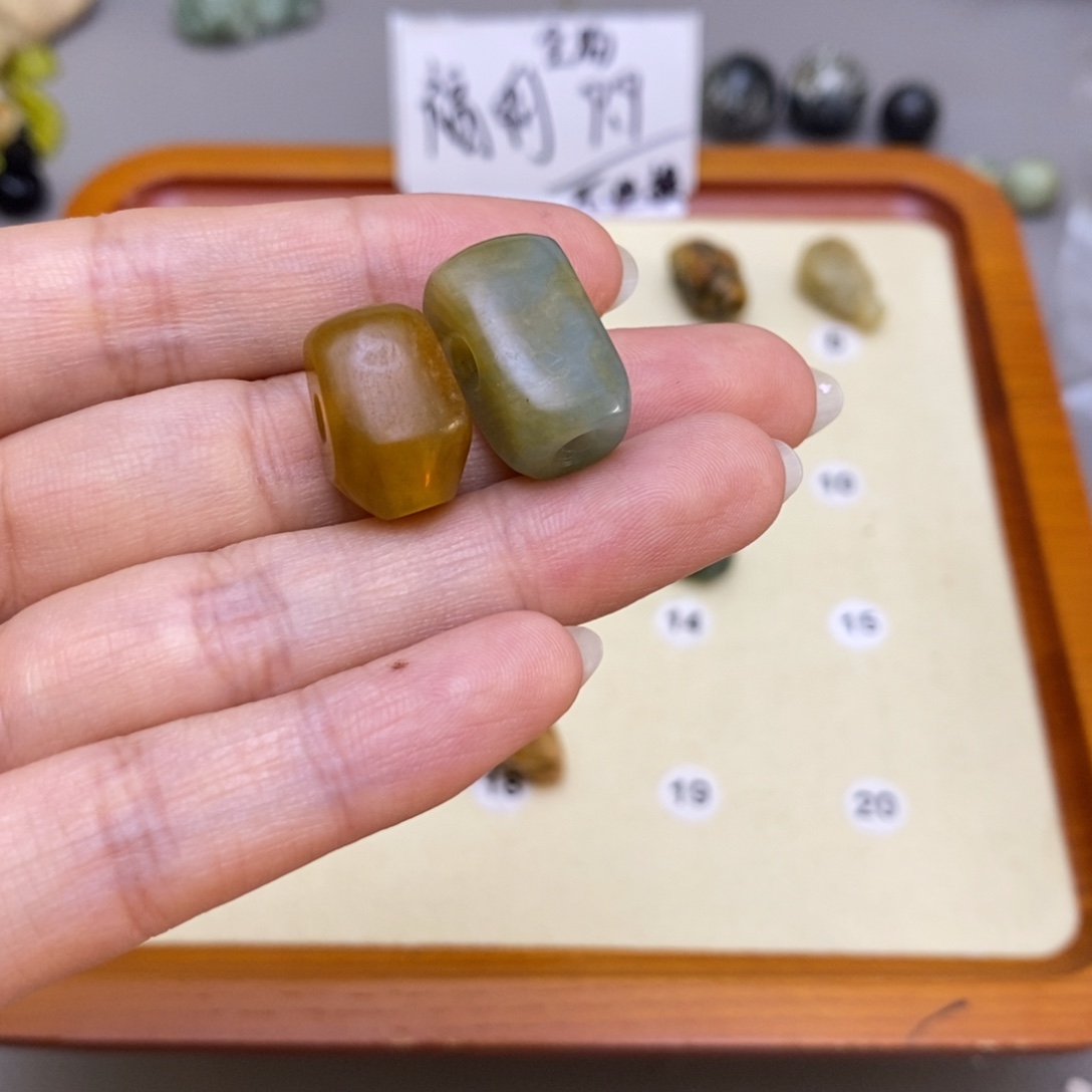 草***香蛇纹石玉未镶嵌配饰