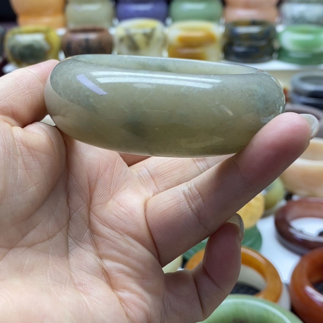 石英质玉未镶嵌手镯