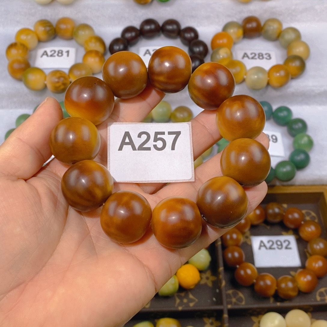 菩提根/象牙果手串玉**彩苹果珠24mm（微瑕）