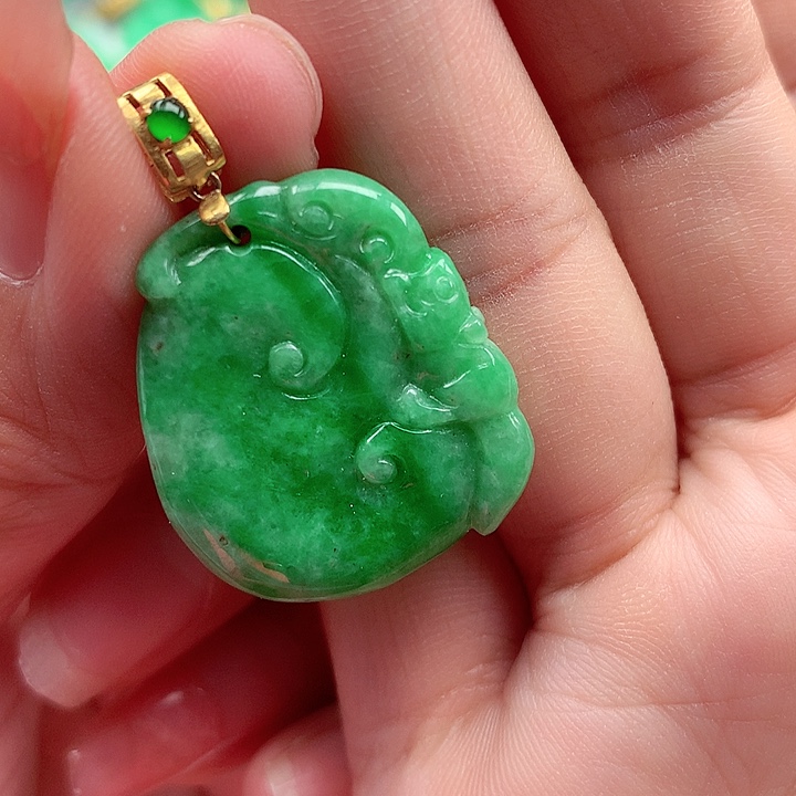 翡翠颈饰18K金镶嵌翡翠