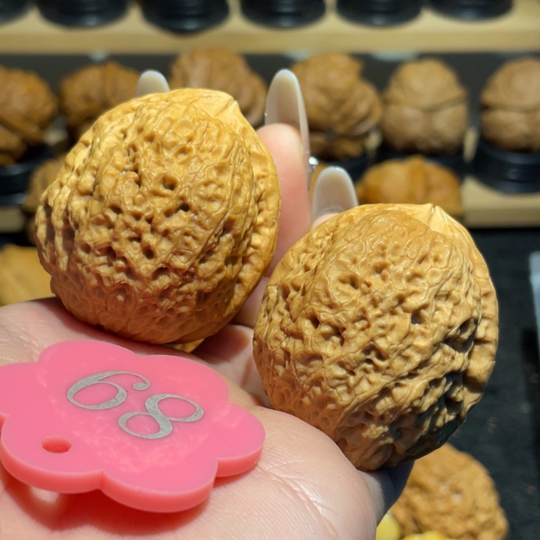 龙鳞铁狮子核桃40。 