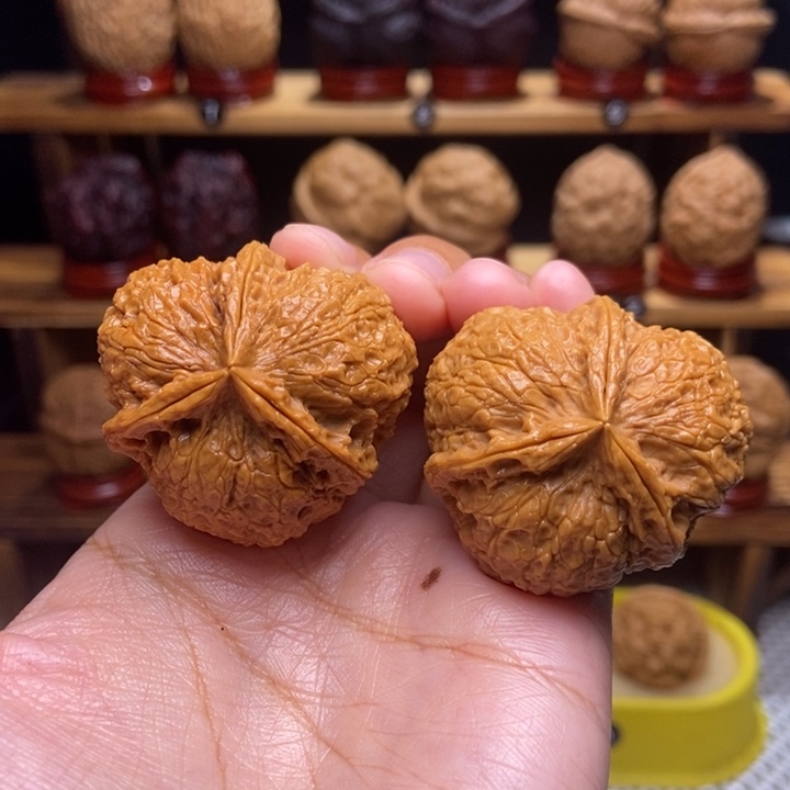 文玩核桃吊坠会****?古龙117