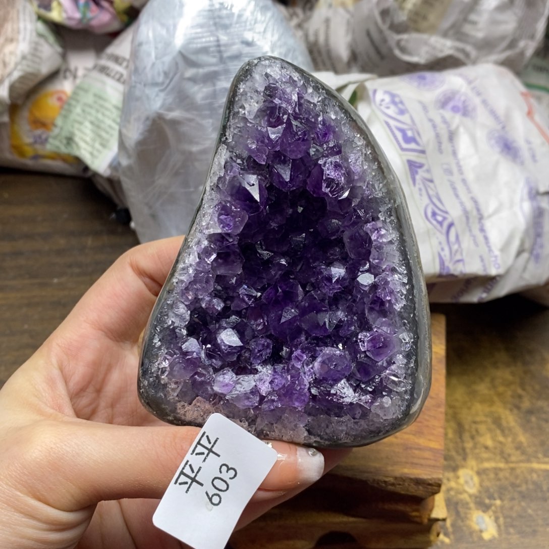 水晶乌拉圭未镶嵌