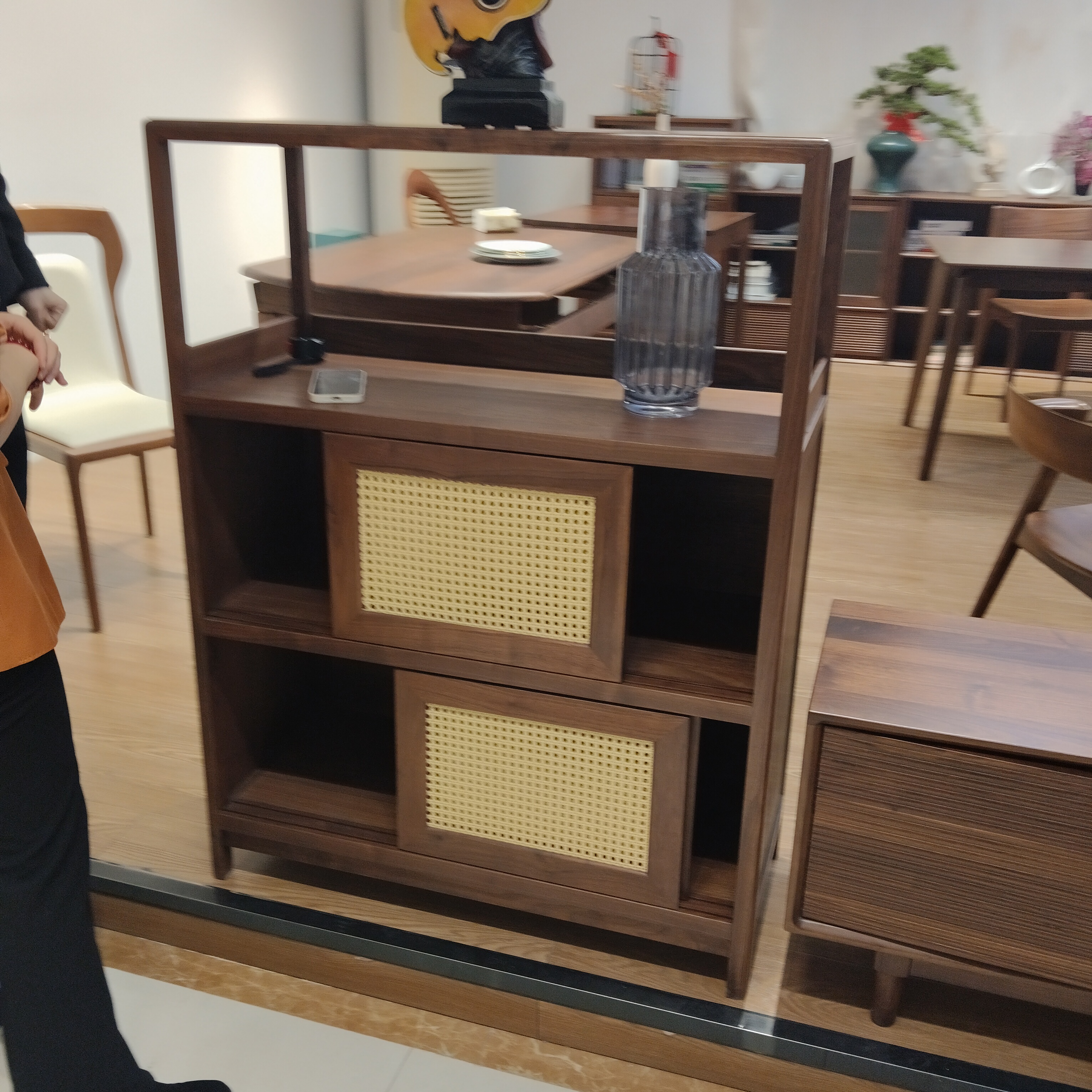 北美黑胡桃木编藤餐边柜